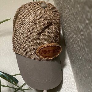 Stylish Woven Cap with Tan Brim